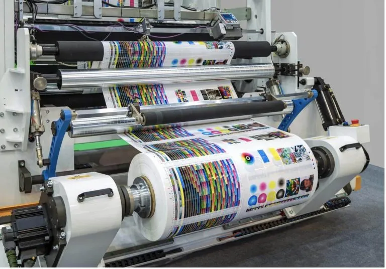 Trade show booth branding Dubai with custom booth graphics, banners, posters, and display stands for exhibitions and corporate events.