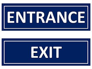 Custom sign board printing Dubai with high-quality business signs, acrylic signs, and indoor/outdoor signage for shops and offices.